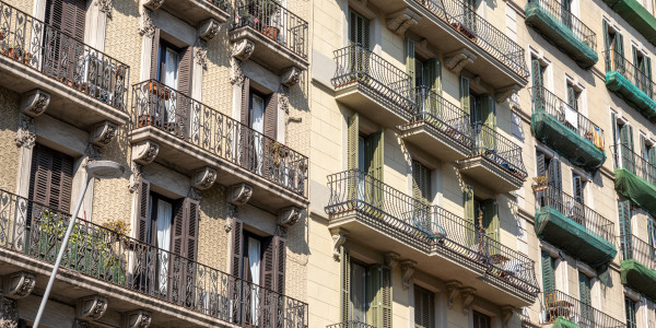 Trabajos Verticales en Fachadas de Edificios / Viviendas Sant Jaume d'Enveja · Pintado de Fachadas con Difícil Acceso