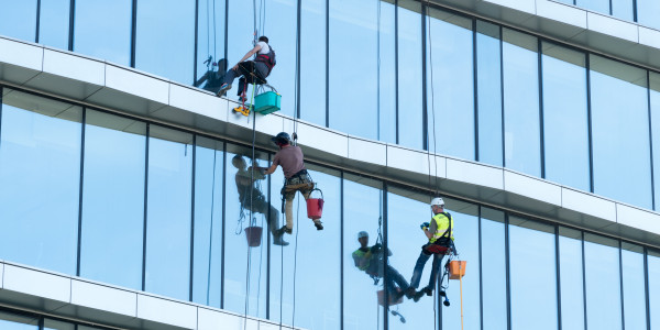 Trabajos Verticales en Fachadas de Edificios / Viviendas Vinebre · Pintado Económico y Rápido de Fachadas