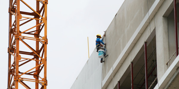 Trabajos Verticales en Fachadas de Edificios / Viviendas Vinebre · Pintar Edificios de Construcción de Obra Nueva