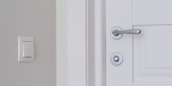 Pintar Fachadas y Patios de Luces de Comunidades Vecinos / Propietarios Benifallet · Pintura para Pintado de Puertas Privadas de Vecinos