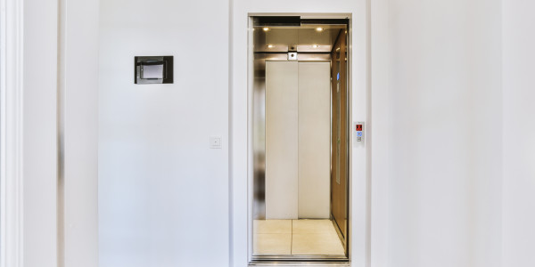 Pintar Fachadas y Patios de Luces de Comunidades Vecinos / Propietarios Benifallet · Esmalte de Puertas de Ascensores, Puertas de Emergencia y Portales