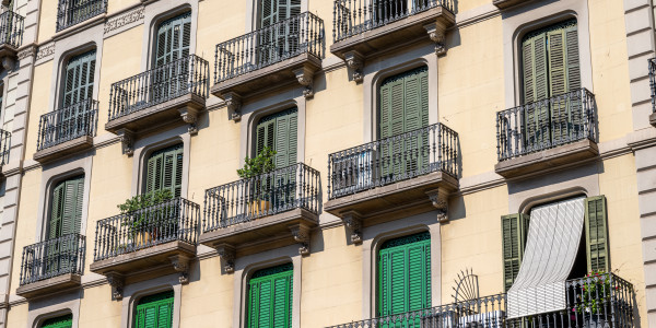 Pintar Fachadas y Patios de Luces de Comunidades Vecinos / Propietarios Benifallet · Reparación y Preparación de Superficies